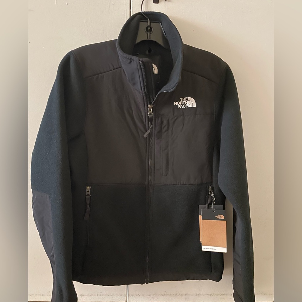 THE NORTHFACE DENALI SIZE SMALL BRAND NEW WITH TAGS NEVER WORN